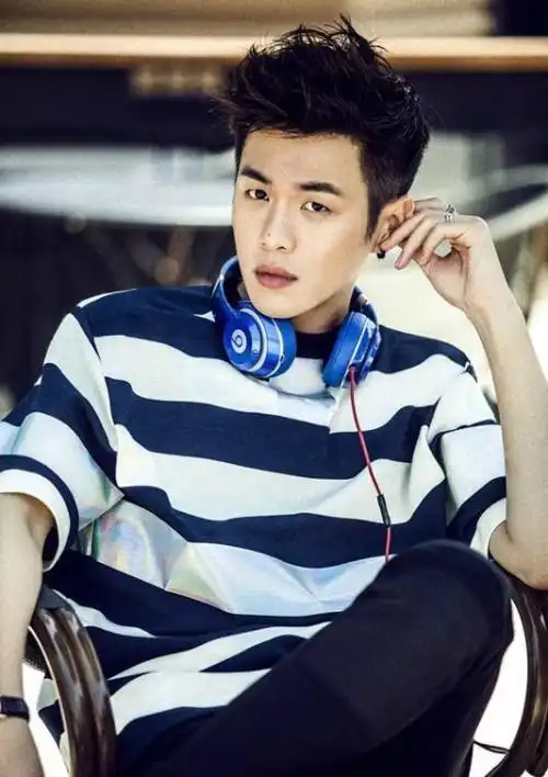 张若昀涉1.4亿违约纠纷陷财务危机房产或遭查封,疑被亲爹坑卖