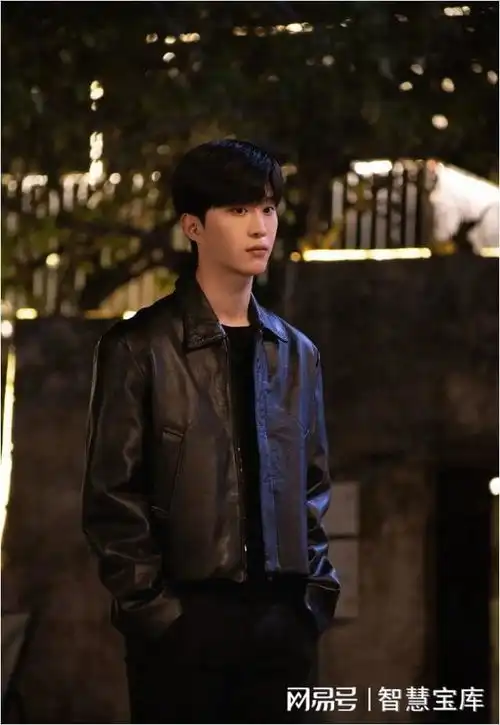 范丞丞年近70的父母现身飞驰人生2首映现场,果真是富贵养人