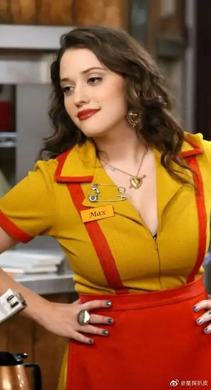 破产姐妹max扮演者订婚秀出订婚戒指超幸福
