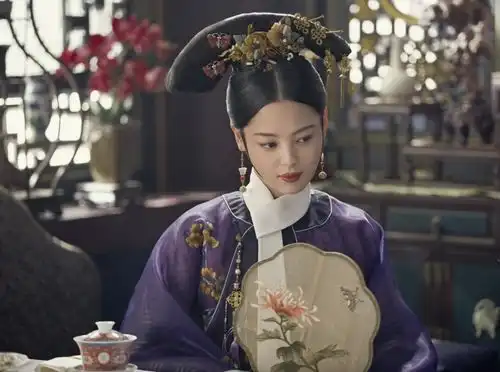 大家好,我是国际巨星辛芷蕾
