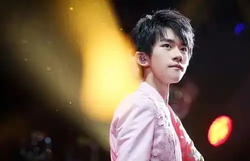 易烊千玺受邀参加格莱美,他的口语你打几分