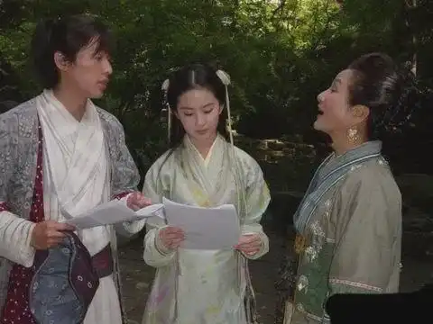 郑佩佩胡歌刘亦菲仙剑奇侠传旧照曝光,世间再无姥姥疼灵儿了
