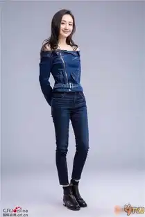 明星大侦探王鸥露迷人一字肩竟和娱记抢饭碗最新