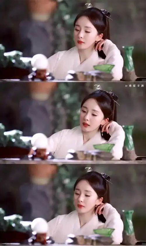 杨幂现身枕上书美翻众人,惹迪丽热巴粉丝担忧风头被抢了
