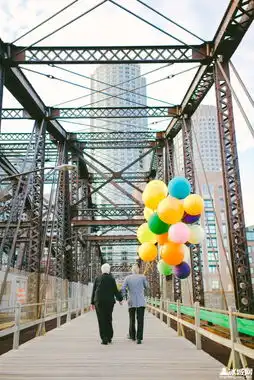 外国老夫妇拍飞屋环游记主题结婚照老两口真是潮爆了