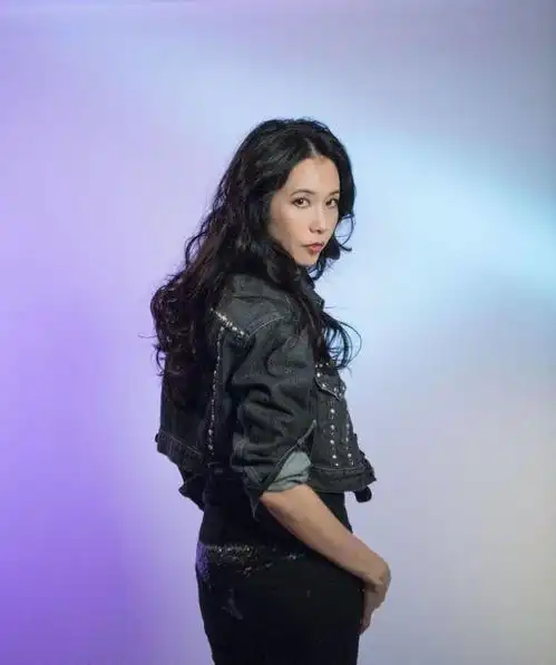 49岁莫文蔚大尺度照曝光,看起来更加的年轻活力,还有着好身材