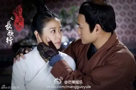 林心如被曝与袁弘因戏生情揽肩搂腰显亲密