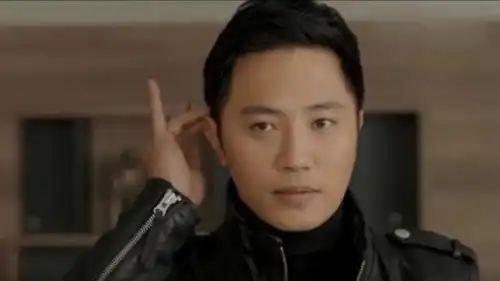 太阳的后裔徐上士受了什么刺激,这造型真是惨不忍睹啊
