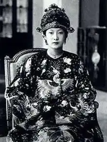 越南末代皇后,长相异常漂亮,命运却也异常悲惨
