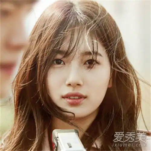 秀芝模仿网上化妆韩国女孩是真正的老司机,带着眼妆
