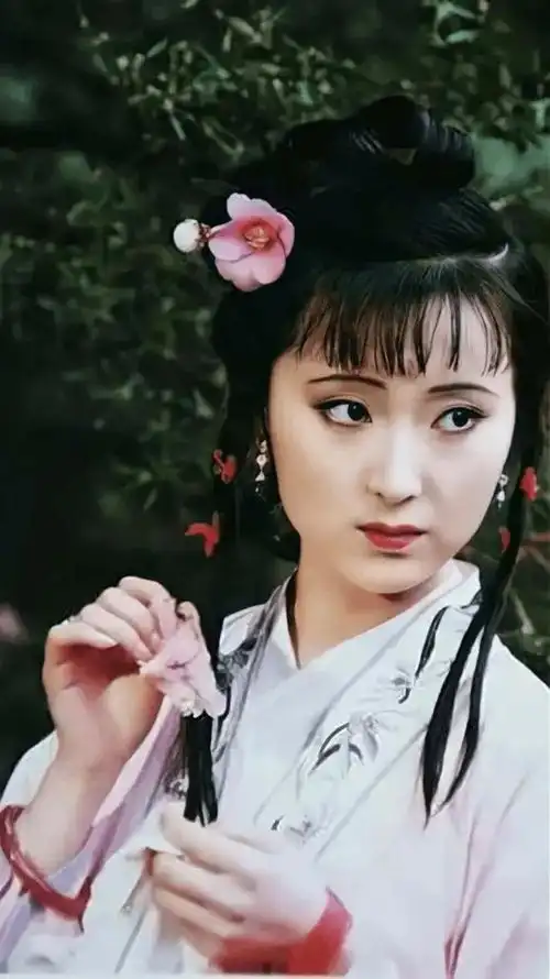 这是林黛玉新版红楼梦遭网友吐槽,87版林黛玉永远无法超越
