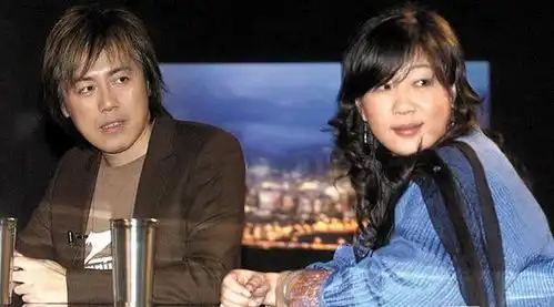 痴情种娶了12岁就认识的女孩,她用150首情歌捧红我
