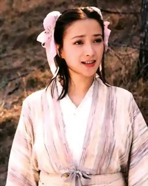 31岁娶了最美的何晴,45岁换了小12岁娇妻,而前妻过成这样