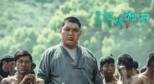 他因相貌奇丑被吴京发掘,十年仅仅拍五部作品,却吸粉无数
