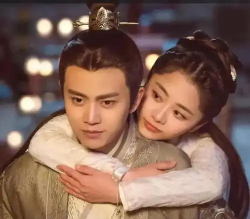 谭松韵首届电视剧年度盛典凭借向风而行获得年度突破女演员