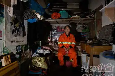 探访环卫工的蜗居看后请多给他们一点尊重7311745
