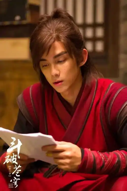 斗破苍穹将播,萧薰儿被吐槽,李沁造型辣眼,网友毁经典
