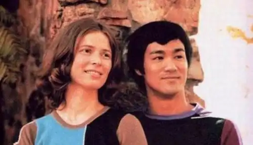 功夫皇帝李小龙去世后,他的妻儿子女命运如何
