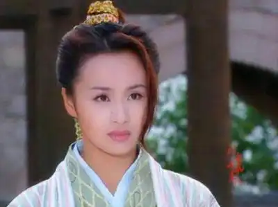 她曾是央视当家花旦,当红时下嫁王斑,产后被丈夫赶出门
