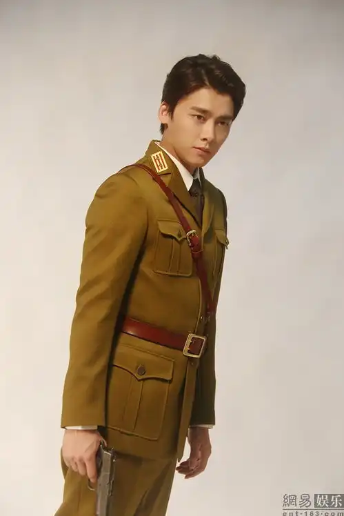 麻雀杀青照片曝光李易峰潜伏结束
