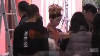 杨超越最新古装照曝光华丽宫廷装扮颜值高

