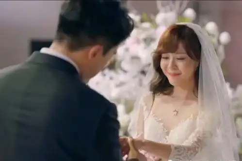 爱情公寓5同样是亲吻新郎,贤菲对比乔嘉,谁更放得开一看就知