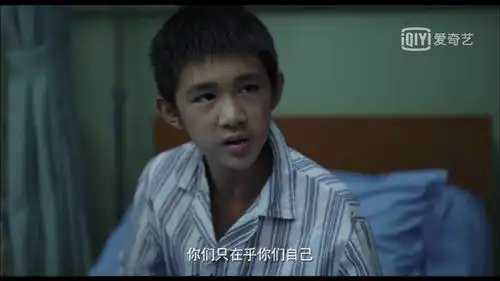 细数朱爸朱妈几宗罪,隐秘的角落里,讲述的是坏小孩,该警醒的却是坏父母
