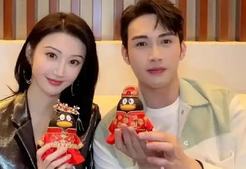 莫名其妙就歪嘴的女星,金晨景甜都很严重,这是动脸后遗症