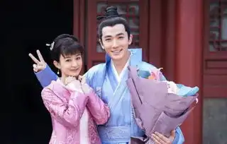 赵丽颖和谁合照都是微笑,唯独图4不同,网友,是真爱无疑
