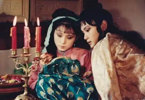 如果晴雯不喜欢宝玉,她是不是就不会王夫人撵出大观园了
