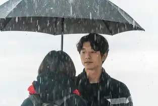 鬼怪孔刘摸头杀雨中撑伞没遮到女主