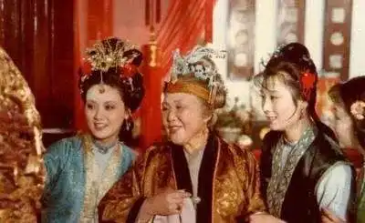 凤姐为何叫奶奶聚珍文化课