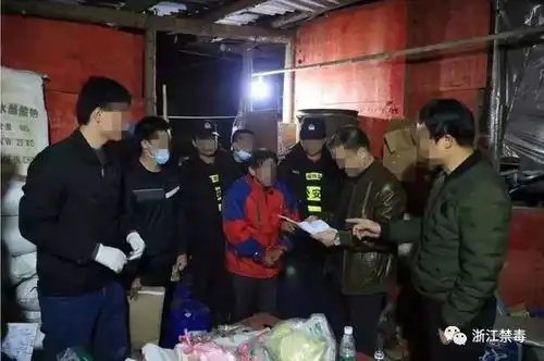 绝命毒师深山租5000亩地制毒
