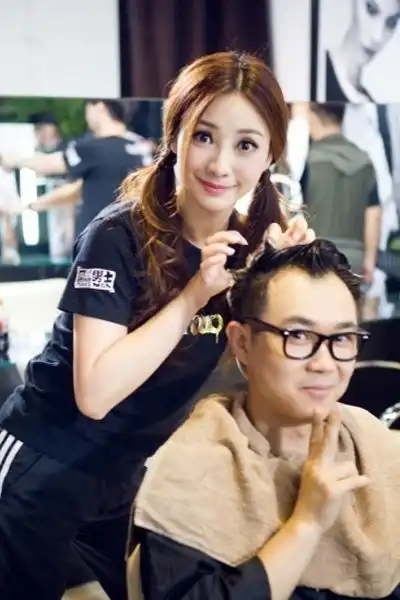 柳岩扮发廊妹足疗妹剧照曝光