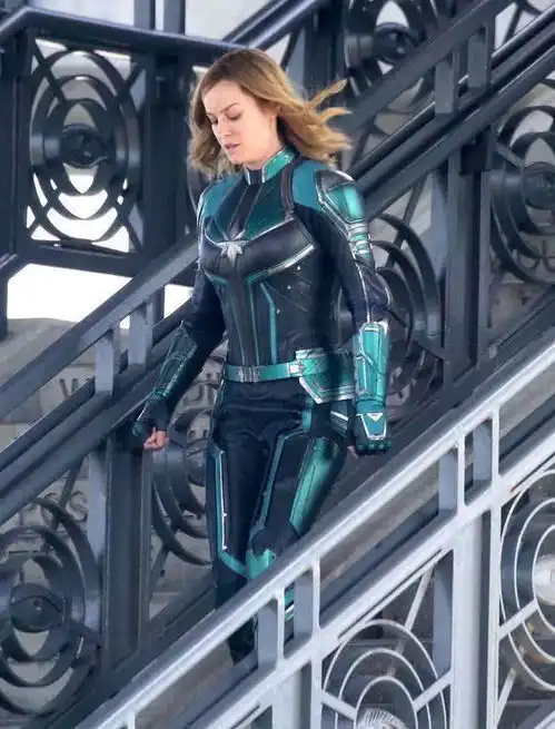 惊奇队长女主被拿来与神奇女侠比较,被吐槽又丑又没看点
