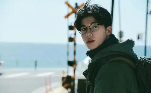 许光汉道枝骏佑新片剧照,梦幻联动了,网友好奇两人会接吻吗
