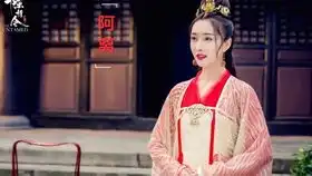 收藏的兰玛珊蒂在树上和水中跳舞的片段喜欢她手腕和脚着金铃铛的特写