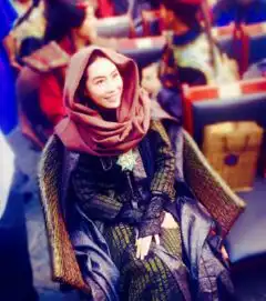 朱茵剧照红围巾