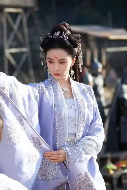 刘诗诗后援会发道歉声明一念关山新剧刚播出,近期争议不断
