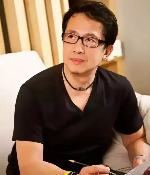 沉寂了14年,李宗盛王杰曾为他祝寿,黄磊因他失声痛哭退出歌坛,61岁的他早已成为乐坛传奇搜狐文化搜狐网
