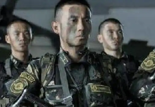 跑龙套15年因我是特种兵走红,岳父李幼斌都对其称赞有加
