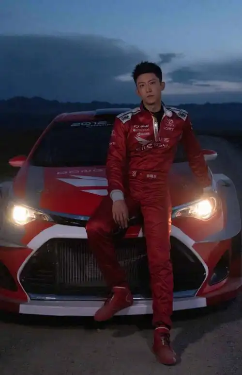 别看朱一龙黄景瑜平时温文尔雅两男神私下真实一面反差很大