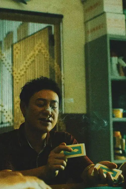 隐秘的角落剧照张颂文