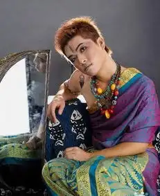 惊艳男扮女装照活色生香丰姿绰约
