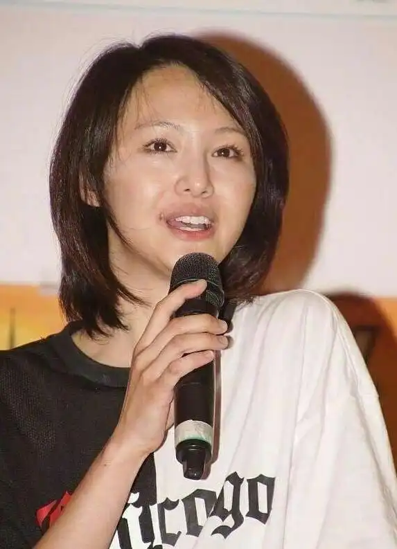 郑爽又双叒上热搜,素颜不遮黑眼圈新作大玩变装梗,要将放飞进行到底