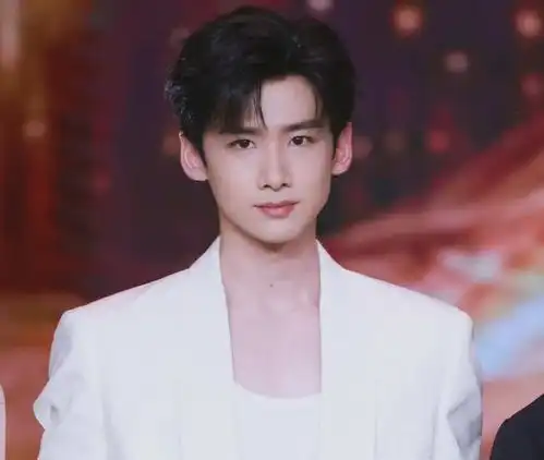 白敬亭模仿刘昊然,分手洗白挽回路人缘