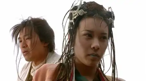 大话西游中春三十娘桃花过处,寸草不生,金钱落点,人头不保
