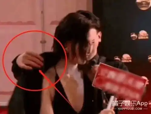还记得庆余年中的王启年吗他生活中原来是个暖男
