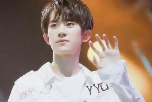 令人担忧易烊千玺透露自己越来越封闭,至今已写了5本日记