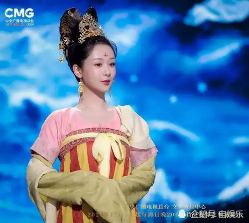 杨紫国家宝藏定妆照,生图精修无差别,全身照却暴露真实身材